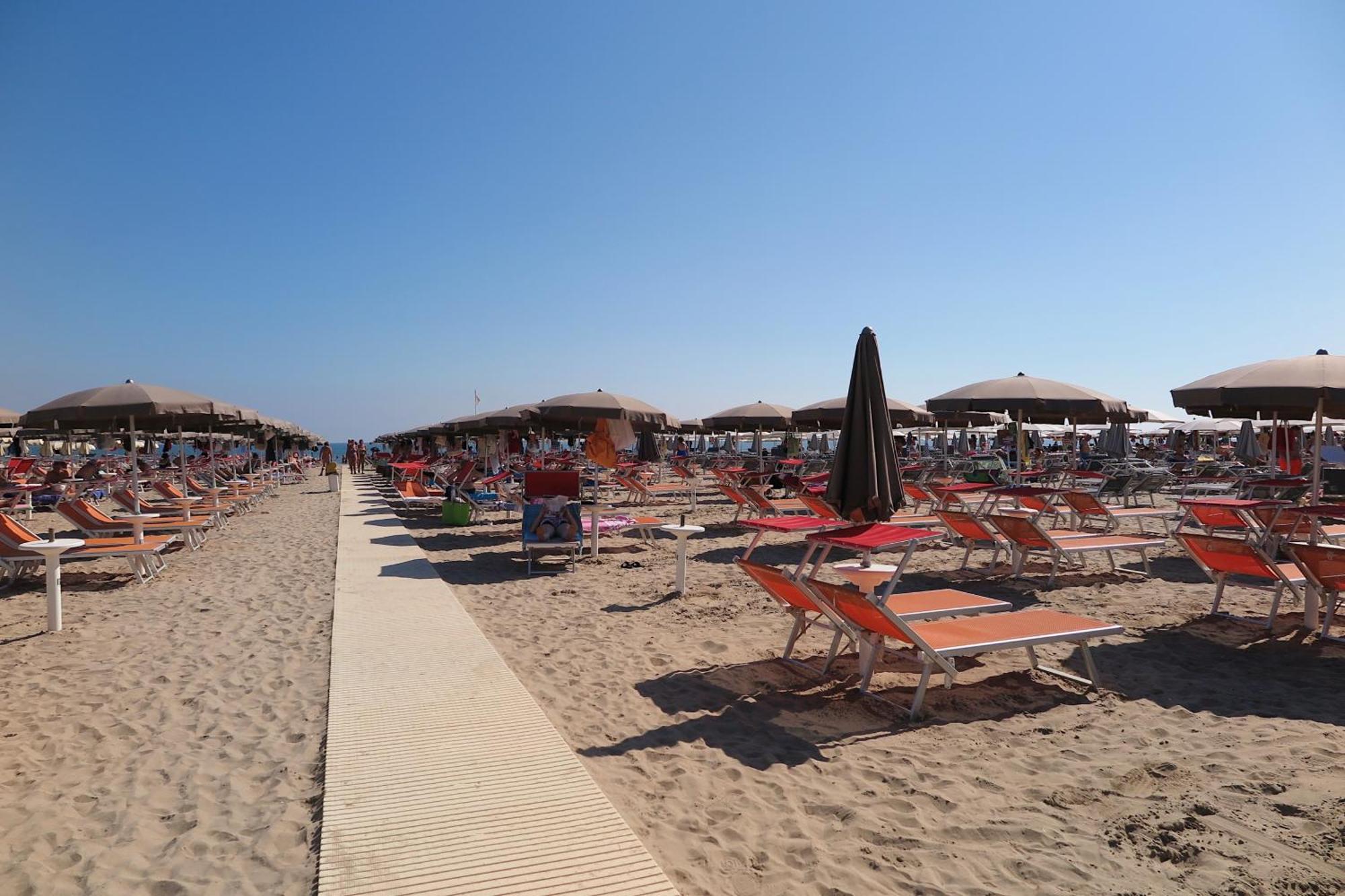 Hotel Commodore Cervia Exterior foto